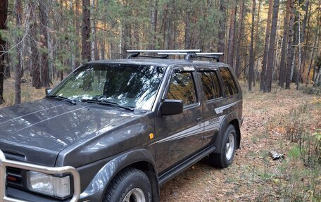 Nissan Terrano II рестайлинг, 1992 год, 1 250 000 рублей, 2 фотография