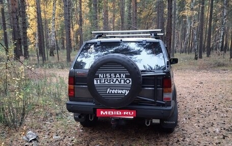 Nissan Terrano II рестайлинг, 1992 год, 1 250 000 рублей, 4 фотография