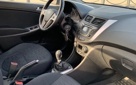 Hyundai Solaris II рестайлинг, 2015 год, 1 085 000 рублей, 18 фотография