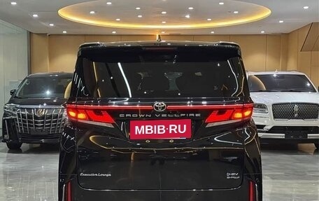 Toyota Vellfire, 2023 год, 5 200 000 рублей, 4 фотография
