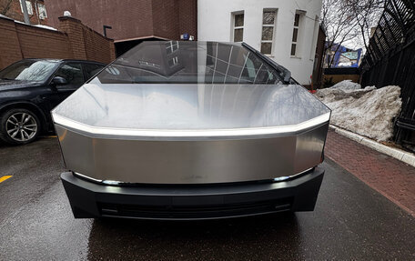 Tesla Cybertruck, 2024 год, 18 000 000 рублей, 1 фотография