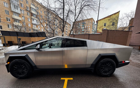 Tesla Cybertruck, 2024 год, 18 000 000 рублей, 3 фотография