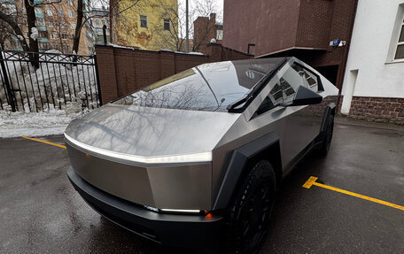 Tesla Cybertruck, 2024 год, 18 000 000 рублей, 2 фотография