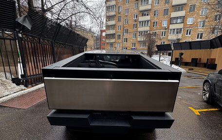 Tesla Cybertruck, 2024 год, 18 000 000 рублей, 5 фотография