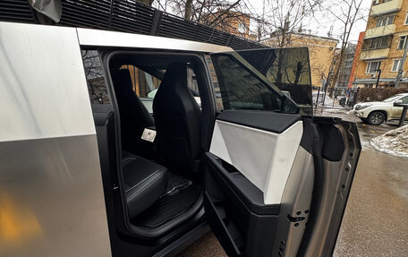 Tesla Cybertruck, 2024 год, 18 000 000 рублей, 12 фотография