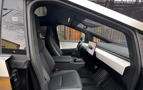 Tesla Cybertruck, 2024 год, 18 000 000 рублей, 9 фотография