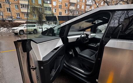 Tesla Cybertruck, 2024 год, 18 000 000 рублей, 14 фотография