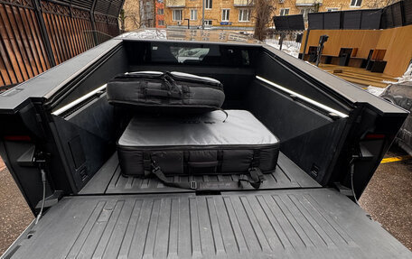 Tesla Cybertruck, 2024 год, 18 000 000 рублей, 17 фотография