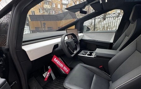 Tesla Cybertruck, 2024 год, 18 000 000 рублей, 13 фотография