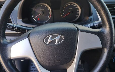 Hyundai Solaris II рестайлинг, 2011 год, 720 000 рублей, 12 фотография