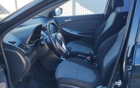 Hyundai Solaris II рестайлинг, 2011 год, 720 000 рублей, 10 фотография