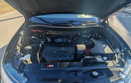 Mitsubishi Outlander III рестайлинг 3, 2019 год, 2 000 000 рублей, 4 фотография