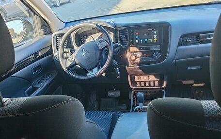 Mitsubishi Outlander III рестайлинг 3, 2019 год, 2 000 000 рублей, 5 фотография