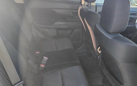 Mitsubishi Outlander III рестайлинг 3, 2019 год, 2 000 000 рублей, 7 фотография