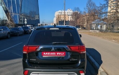 Mitsubishi Outlander III рестайлинг 3, 2019 год, 2 000 000 рублей, 9 фотография