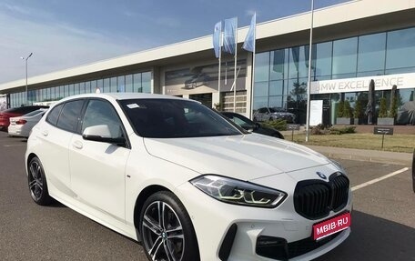 BMW 1 серия, 2021 год, 2 430 000 рублей, 1 фотография