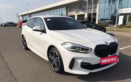 BMW 1 серия, 2021 год, 2 430 000 рублей, 20 фотография