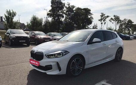 BMW 1 серия, 2021 год, 2 430 000 рублей, 19 фотография