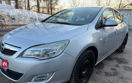 Opel Astra J, 2012 год, 670 000 рублей, 1 фотография