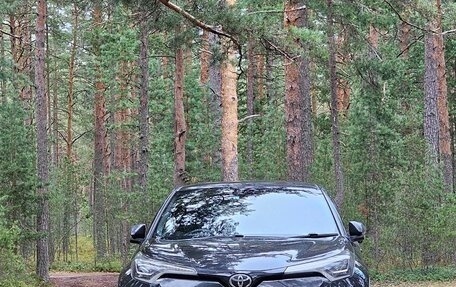 Toyota C-HR I рестайлинг, 2017 год, 2 150 000 рублей, 2 фотография