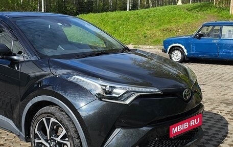 Toyota C-HR I рестайлинг, 2017 год, 2 150 000 рублей, 4 фотография