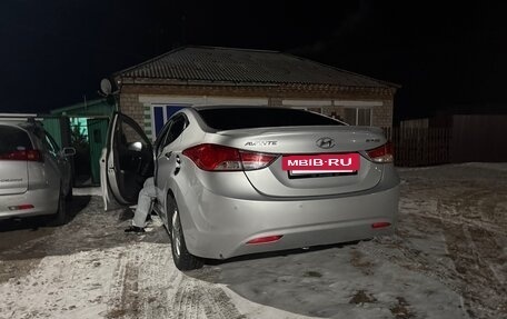 Hyundai Avante, 2011 год, 730 000 рублей, 5 фотография