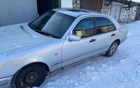 Mercedes-Benz E-Класс, 1999 год, 340 000 рублей, 2 фотография