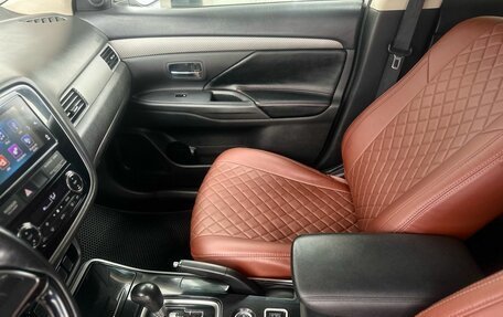 Mitsubishi Outlander III рестайлинг 3, 2017 год, 1 733 000 рублей, 13 фотография