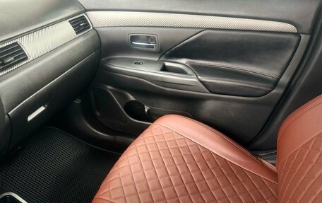 Mitsubishi Outlander III рестайлинг 3, 2017 год, 1 733 000 рублей, 12 фотография