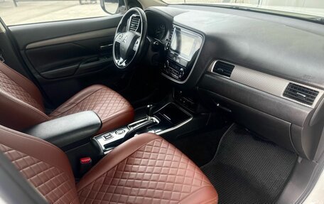 Mitsubishi Outlander III рестайлинг 3, 2017 год, 1 733 000 рублей, 19 фотография