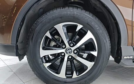 Toyota RAV4, 2019 год, 2 350 000 рублей, 13 фотография