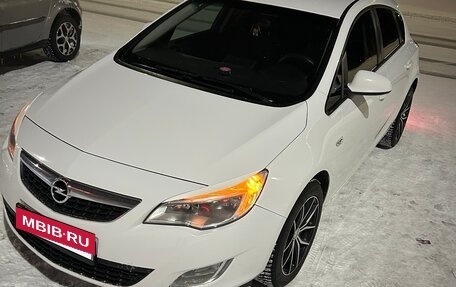 Opel Astra J, 2011 год, 750 000 рублей, 2 фотография