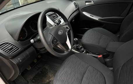 Hyundai Solaris II рестайлинг, 2015 год, 1 100 000 рублей, 8 фотография