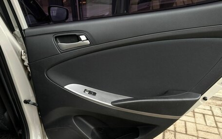 Hyundai Solaris II рестайлинг, 2015 год, 1 100 000 рублей, 21 фотография