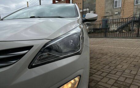 Hyundai Solaris II рестайлинг, 2015 год, 1 100 000 рублей, 24 фотография