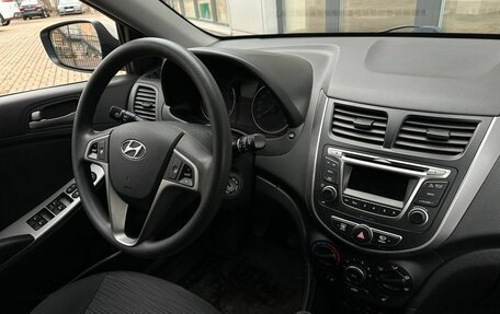 Hyundai Solaris II рестайлинг, 2015 год, 1 100 000 рублей, 25 фотография