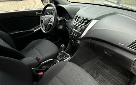 Hyundai Solaris II рестайлинг, 2015 год, 1 100 000 рублей, 27 фотография