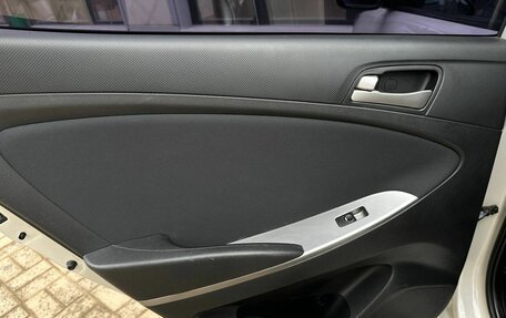 Hyundai Solaris II рестайлинг, 2015 год, 1 100 000 рублей, 30 фотография