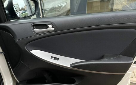 Hyundai Solaris II рестайлинг, 2015 год, 1 100 000 рублей, 26 фотография