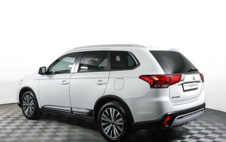 Mitsubishi Outlander III рестайлинг 3, 2021 год, 2 485 000 рублей, 6 фотография