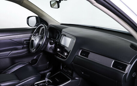 Mitsubishi Outlander III рестайлинг 3, 2021 год, 2 485 000 рублей, 10 фотография