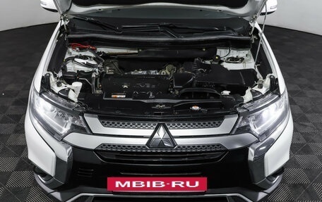 Mitsubishi Outlander III рестайлинг 3, 2021 год, 2 485 000 рублей, 8 фотография