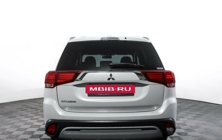 Mitsubishi Outlander III рестайлинг 3, 2021 год, 2 485 000 рублей, 5 фотография