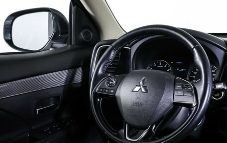 Mitsubishi Outlander III рестайлинг 3, 2021 год, 2 485 000 рублей, 12 фотография