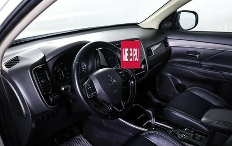 Mitsubishi Outlander III рестайлинг 3, 2021 год, 2 485 000 рублей, 14 фотография