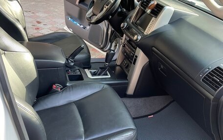 Toyota Land Cruiser Prado 150 рестайлинг 2, 2010 год, 3 150 000 рублей, 2 фотография