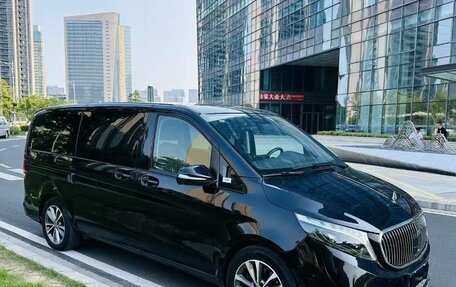 Mercedes-Benz V-Класс, 2022 год, 8 700 000 рублей, 1 фотография