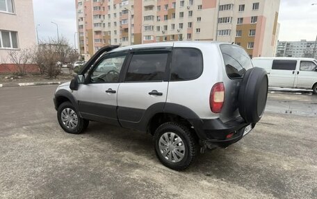 Chevrolet Niva I рестайлинг, 2004 год, 287 000 рублей, 2 фотография