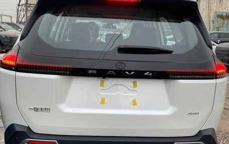 Toyota RAV4, 2025 год, 4 990 000 рублей, 6 фотография
