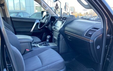 Toyota Land Cruiser Prado 150 рестайлинг 2, 2018 год, 4 490 000 рублей, 9 фотография